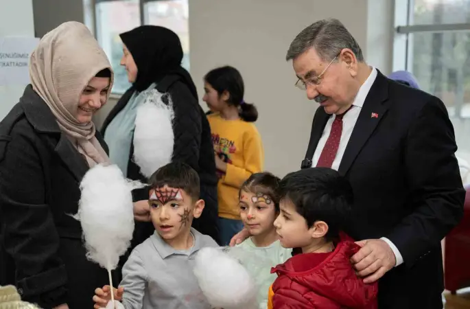 Gölbaşı Belediyesi çocuklarla şenlik alanında buluştu
