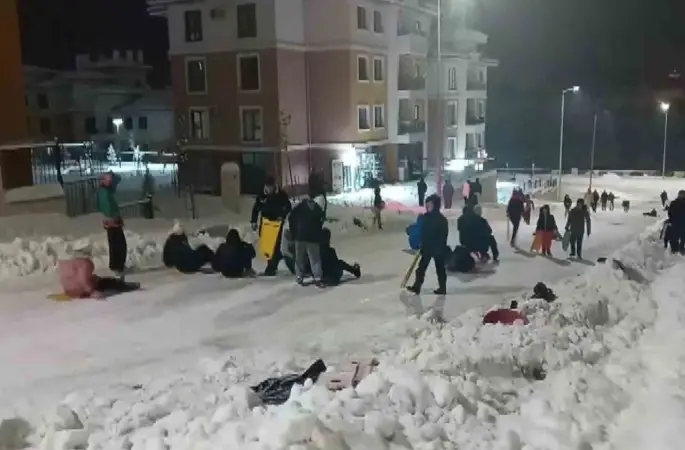 Gölbaşı ilçesinde vatandaşların kar keyfi

