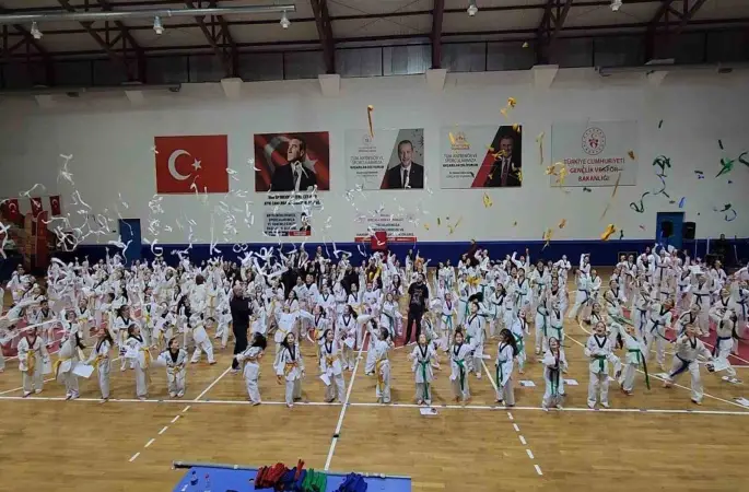 Gölcük’te 470 tekvandocu kuşak atladı
