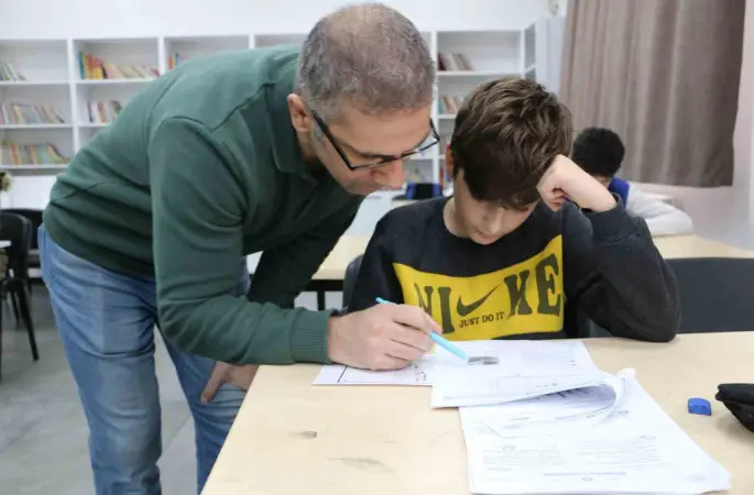 Gönüllü öğretmenler tatilde LGS’ye hazırlanan öğrencilere destek veriyor
