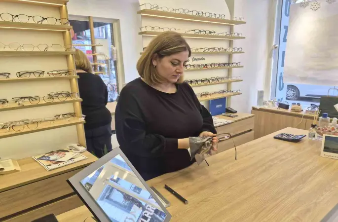 Gözlük uzmanından dijital ekran bağımlılığına karşı orijinal cam ve doğru filtreleme uyarısı
