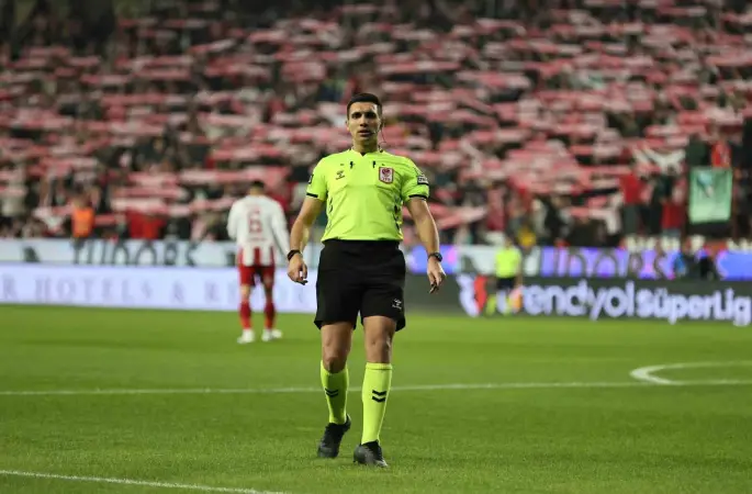 Göztepe - Galatasaray maçının hakemi Alper Akarsu oldu
