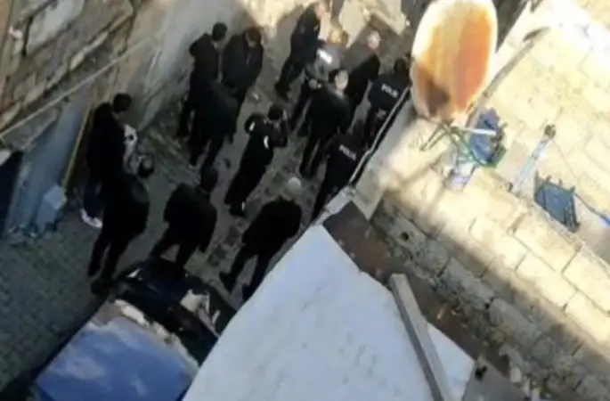 Gündüz vakti girdikleri evdeki 2 kadını darbettiler: Kadınlardan birinin durumu ağır
