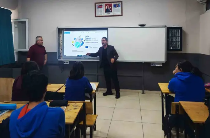 ‘Güvenli İnternet Günü’nde Muğla’da anlamlı etkinlik
