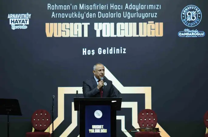 Hacı adayları, Arnavutköy’den dualarla uğurlandı
