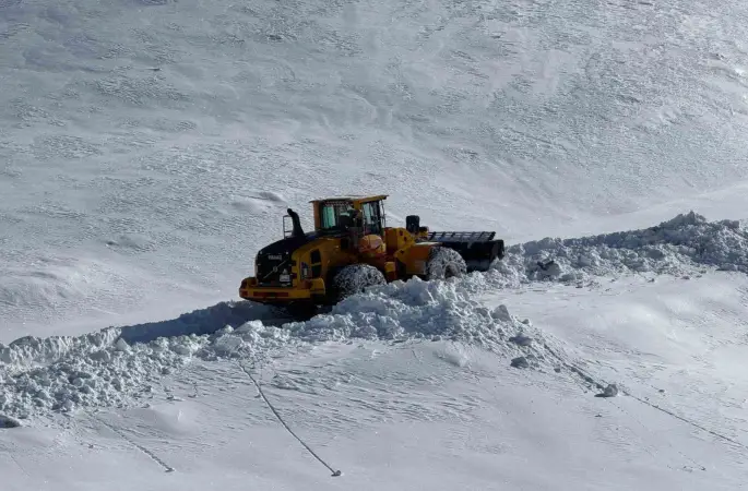 Hakkari’de 172 yerleşim yolu ulaşıma kapandı
