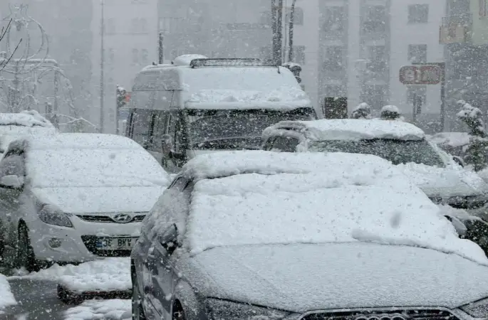 Hakkari’de 60 yerleşim yerinin yolu kapandı
