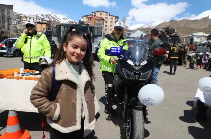 Hakkari’de Polis Haftası etkinliğine yoğun ilgi
