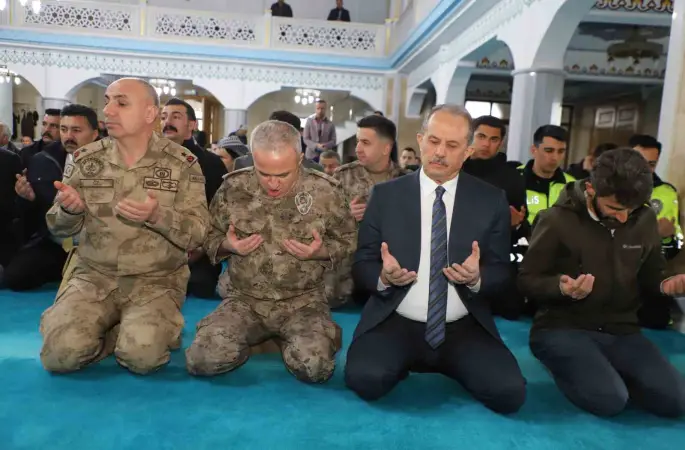 Hakkari’de şehitler için mevlit okutuldu
