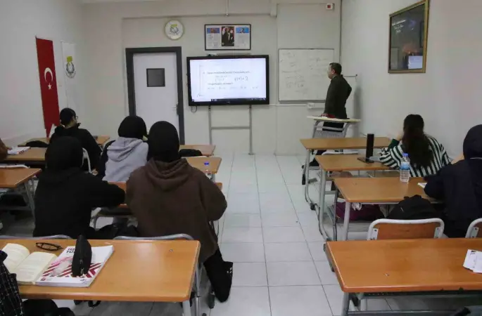 Haliliye’de gençler geleceğe eğitimle hazırlanıyor
