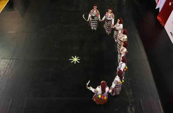 Halk oyunları yarışmasında hünerler sergilendi, kültürel değerler tanıtıldı
