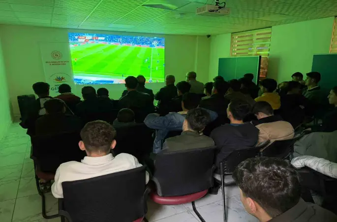 Hasköy Gençlik Merkezi’nde milli maç heyecanı
