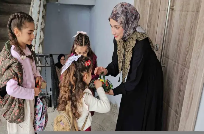 Hasköy’de bayram geleneği sürüyor: Çocuklar kapı kapı şeker topladı
