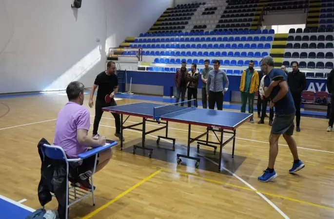 Hastane personeli masa tenisinde hünerlerini sergiledi
