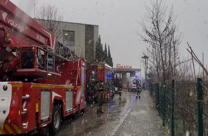 Hastane yemekhanesinde yangın paniği... Çok sayıda ekip sevk edildi
