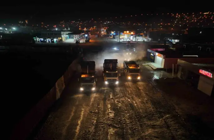 Hatay Büyükşehir Belediyesi ve Antakya Belediyesi’nden asfalt seferberliği
