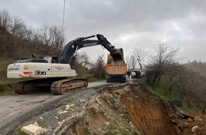 Heyelanlı bölgede çalışma yapıldı
