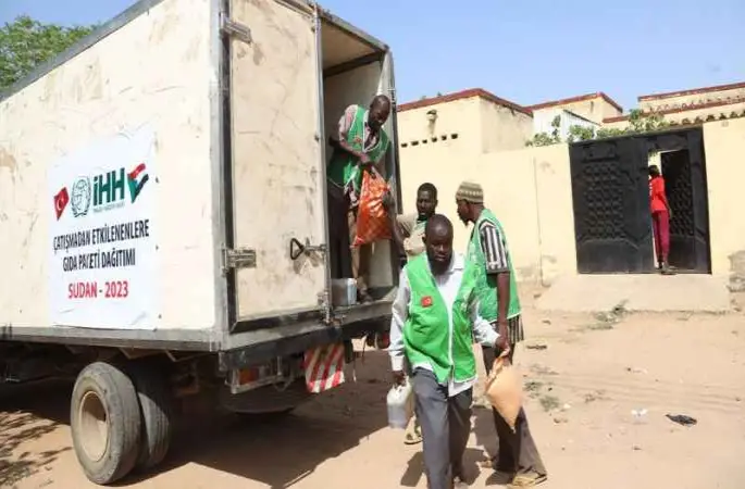 İHH’dan Sudanlı savaş mağdurlarına gıda desteği