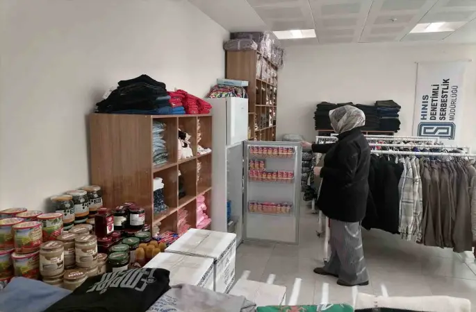Hınıs adliyesinde sosyal market açıldı
