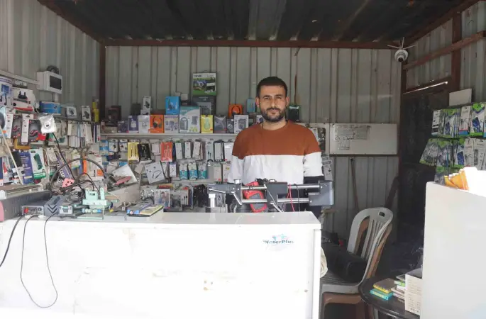 Hırsızın, arkadaşını ’sadece sıfır telefonları al’ diyerek yönlendirdiği 150 bin TL’lik soygun kamerada
