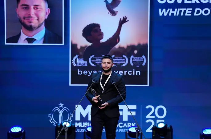 HKÜ mezunu ve yüksek lisans öğrencisi Berkay Ellek’in Yapay Zeka ile Ürettiği "Sultan’ın Taşı" filmi Berlin’de Türkiye’yi temsil edecek
