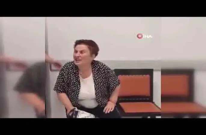 Trabzon’un Of ilçesinde hastanede sıra bekleyen tesettürlü iki kadına hakaret edip alay etti