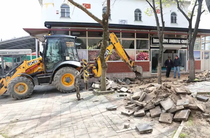 İhsaniye eski köy meydanı modern bir görünüme kavuşuyor
