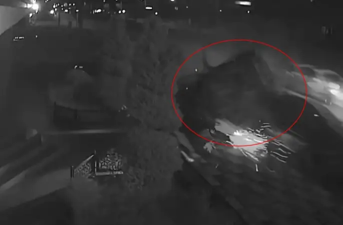 İki aracın yarış iddiası feci kazayla son buldu: 1 kişi yaralandı, 3 araç hasar gördü
