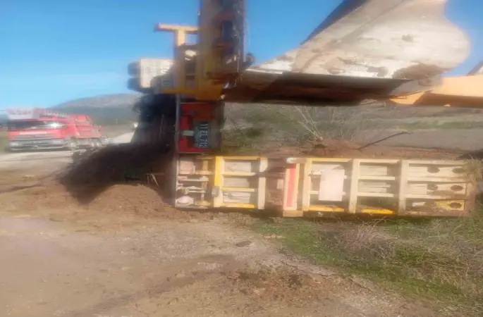 İl Özel İdareye ait tırın dorsesi yandı
