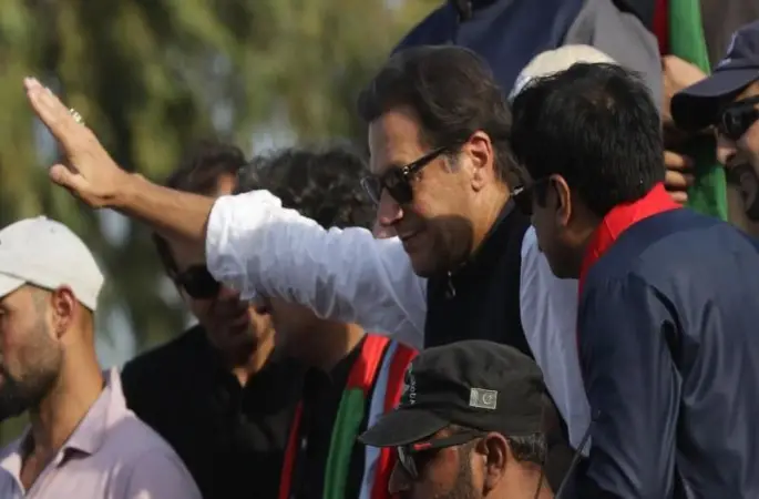 İmran Han destekçileri ve polis arasında çatışma