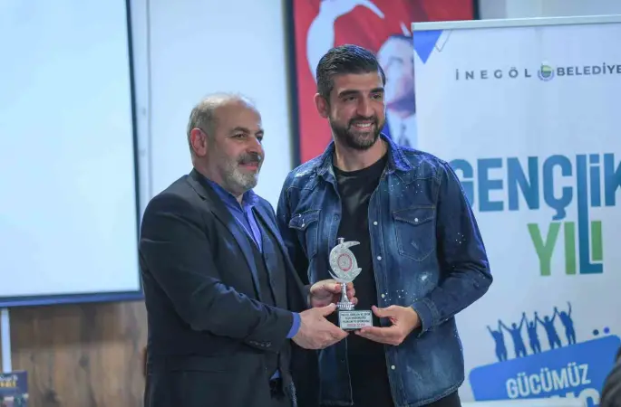 İnegölspor kalecisi Bekir Sevgi ’yılın en iyi sporcusu’ seçildi
