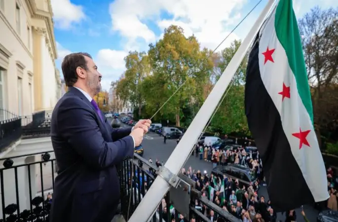 İngiltere'de 13 yıl sonra Suriye bayrağı dalgalanıyor