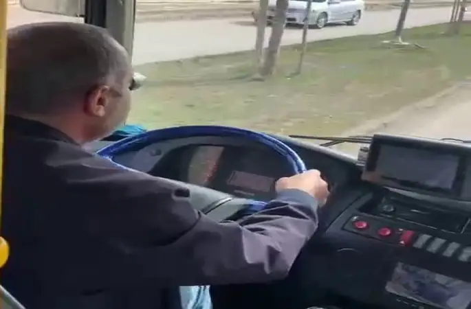 İnsanlık ölmemiş dedirtti: Erzurumlu şoförden öğrenciye büyük jest
