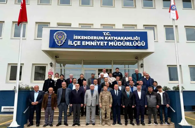 İskenderun’da muhtarlar, huzurlu yaşam için jandarma ve emniyete teşekkür etti
