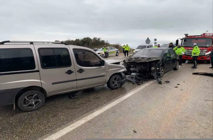Isparta’da 8 kişinin yaralandığı kaza kamerada
