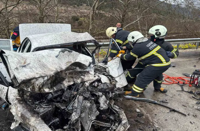 Isparta’da feci kaza nişanlı çifti hayattan kopardı
