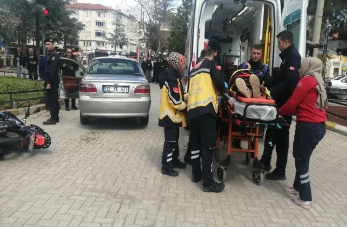 Isparta’da otomobil ile motosiklet çarpıştı: 2 yaralı
