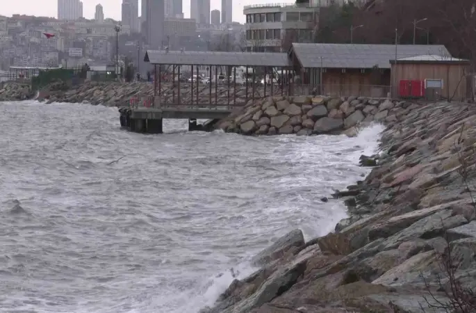 İstanbul’da lodos etkisini sürdürüyor.
