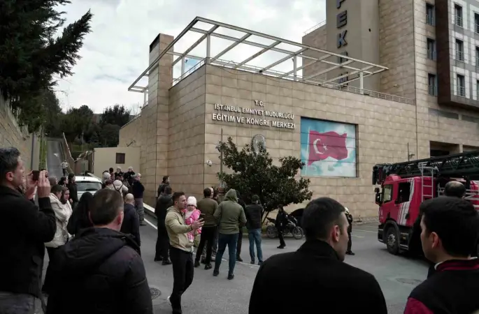 İstanbul’da polisevinde yangın paniği
