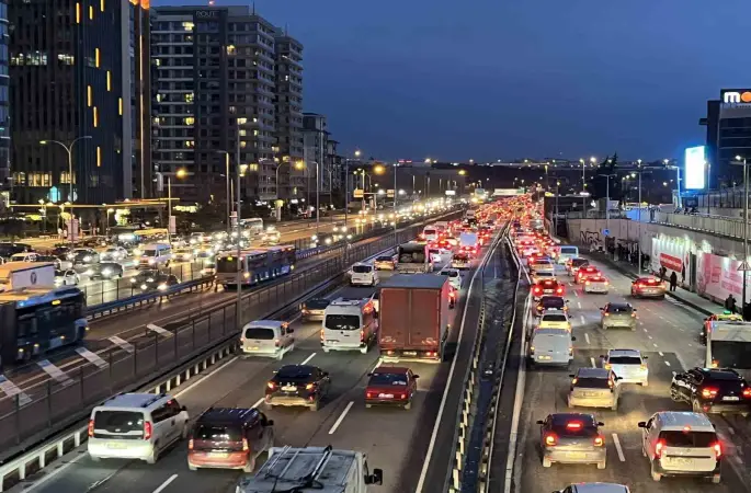 İstanbul’da trafik yoğunluğu yüzde 83’e ulaştı
