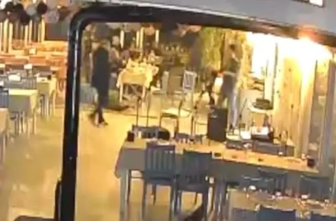 İstediği verilmeyince restorana tüfekle saldırdı: 1 ölü, 3 yaralı
