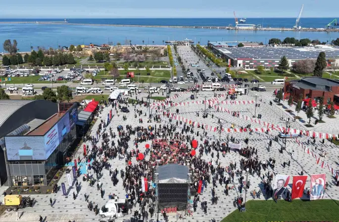 İstiklal Meydanı’na görkemli açılış
