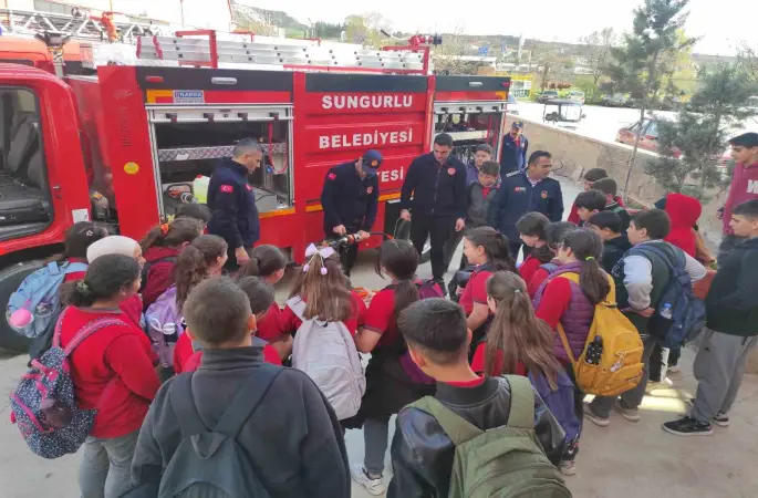 İtfaiye ekiplerinden öğrencilere eğitim
