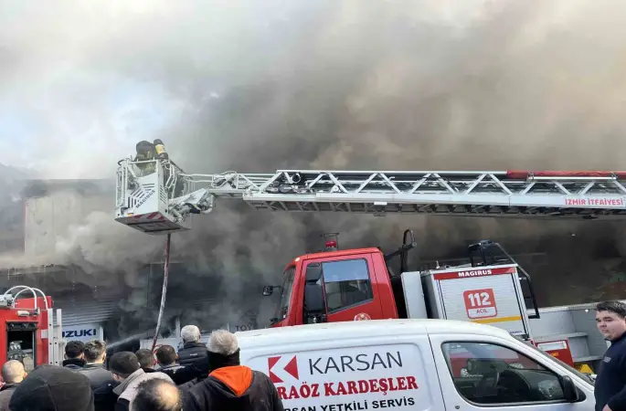 İzmir 6. Sanayi’de yedek parça dükkanında yangın
