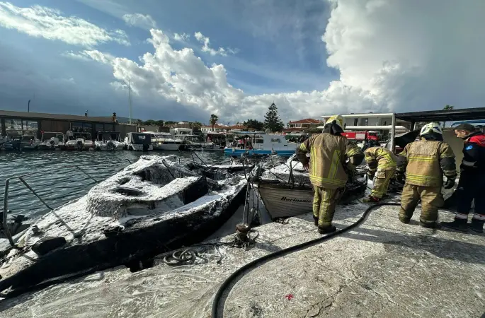 İZMİR Çeşme'de Korku Dolu Anlar: Tekneler Alevlere Teslim Oldu