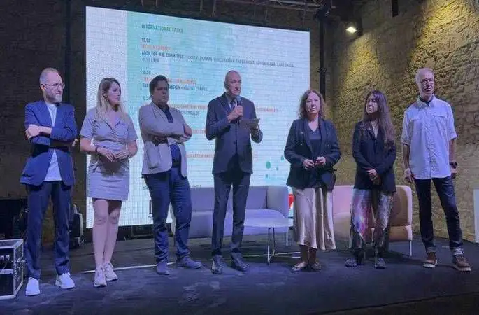 Mimarlar İzmir'de yapılarda 'Ekolojik Çözümler ve "Üretimde Sürdürülebilirliği' konuştu