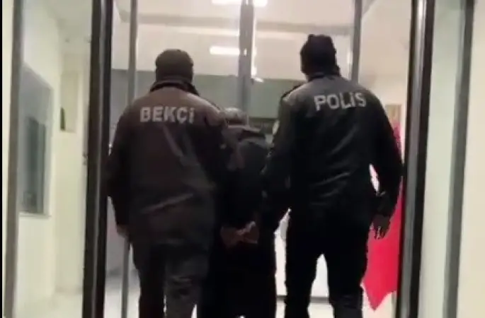 İzmir’de 23 yıl hapis cezası bulunan firari yakalandı

