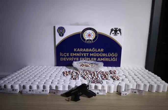 İzmir’de binlerce uyuşturucu hap ele geçirildi
