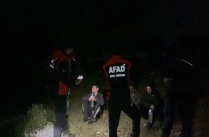 İzmir’de dağlık alanda mahsur kalan çocuklar kurtarıldı
