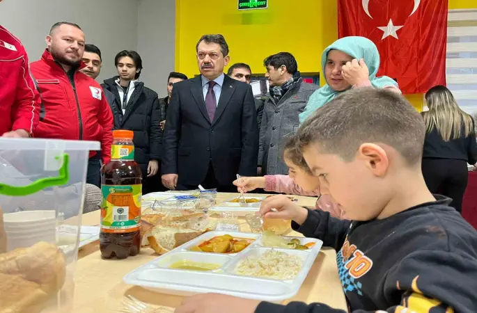 İzmir’de örnek proje: Yükümlüler her gün 2 bin kişiye iftar hazırlıyor
